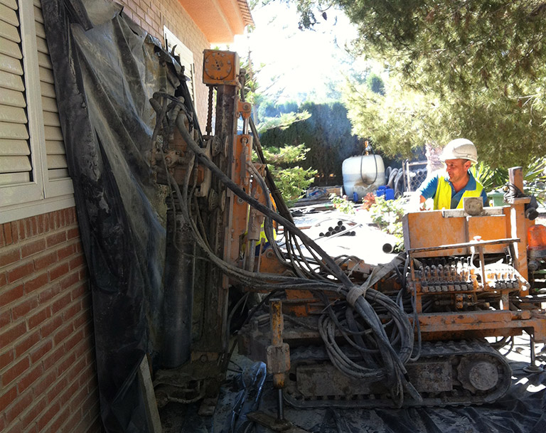 Técnicas de Refuerzo de Cimentaciones Existentes: Garantizando la Estabilidad de las Estructuras