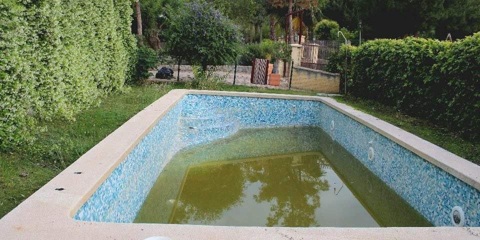 Reparación de grietas en piscinas: mucho más que cambiar el gresite