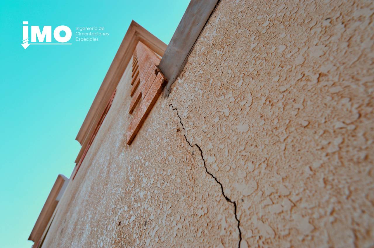 ¿Cómo reparar grietas en muros exteriores con inyección de resina expansiva?