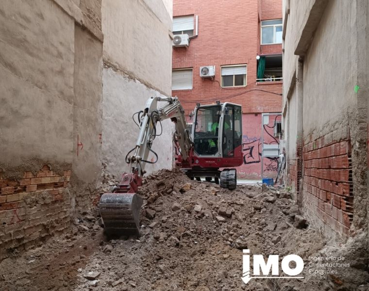 construcción de un edificio singular en el Barrio del Carmen, Murcia.<br />
Tras la instalación de la grúa la semana pasada🏗 , Imo Ingeniería de Cimentaciones Especiales ha comenzado los trabajos de cimentación y estructura del edificio.